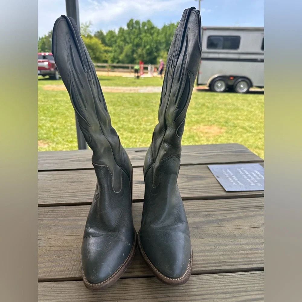 Frye Vintage Gray Heeled Boots with Western Charm size 8 - Picture 4 of 8